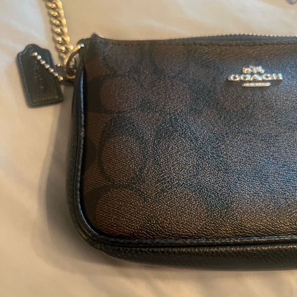 👛Coach Signature Canvas purse with chain handle:EUC. Rarely used. - Picture 7 of 15